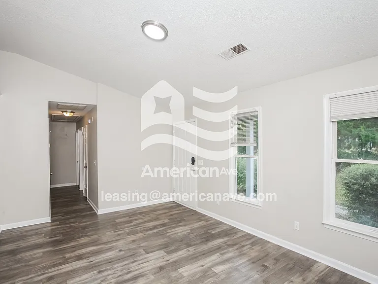 14688_004_living_room_14137876.jpg