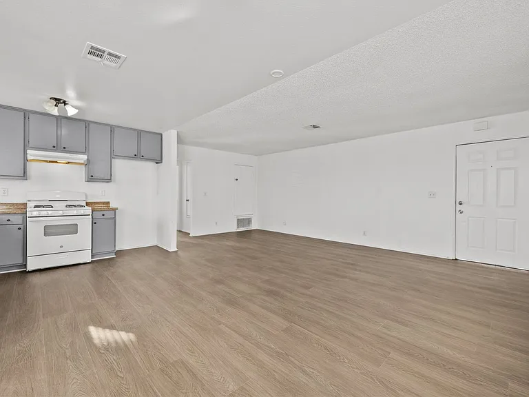 38501 Larkin Ave #4 — Photo 7