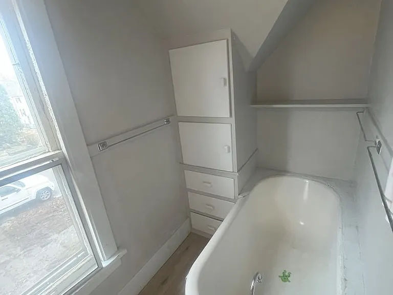 915 Forest Ave — Photo 10