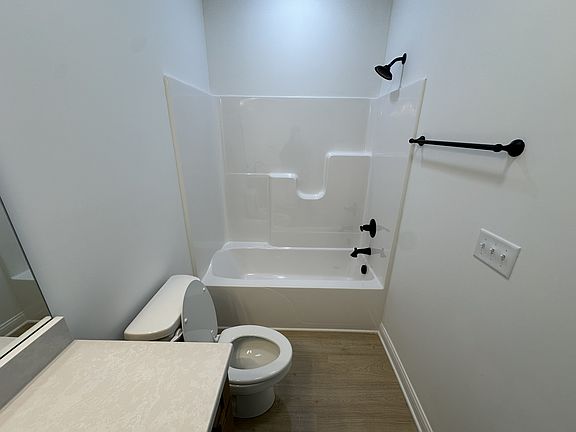 5th image of 842 Ridgewood Dr Unit 4