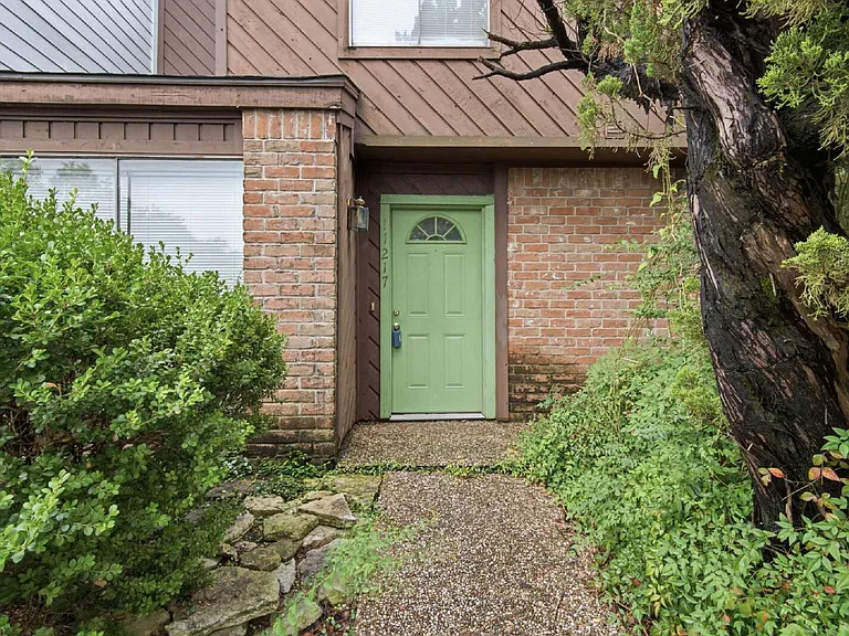 11217 Briar Forest Dr — Photo 19
