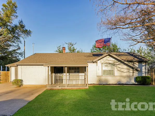 5005 Coronet Ct, Arlington, TX 76017