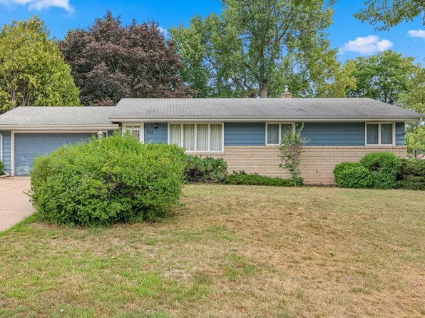 405 Terrace Dr, Roseville, MN 55113