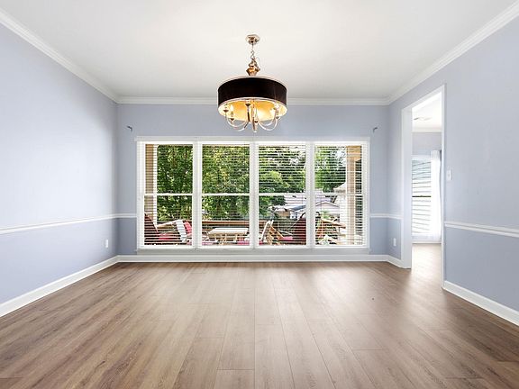 4th image of 7 Carrollton Ct
