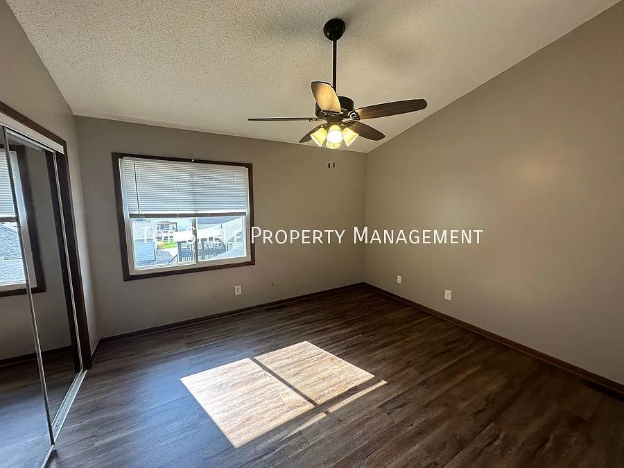 3 bed, 960 sqft, $1,345 — Photo 4