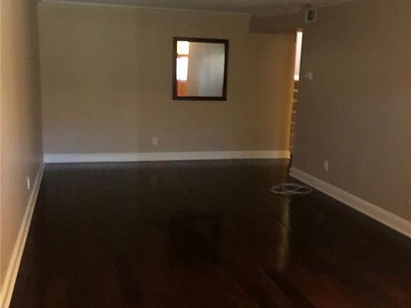 5th image of 18 Kathy Pl APT 2B