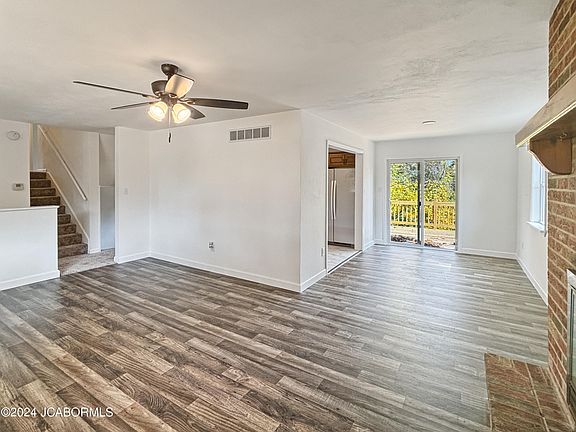 3rd image of 506 Crest Dr