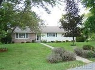 44 Round Hill Rd, Poughkeepsie, NY 12603