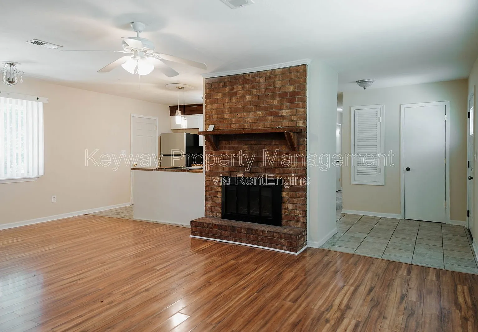 3 bed, 2.0 bath, 1270 sqft, $1,430 — Photo 2