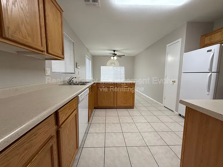 12438 W Hearn Rd — Photo 5