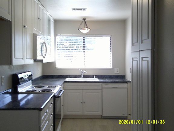 3rd image of 208 Grand Canyon Dr