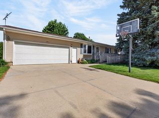 321 Devlin Cir, Cedar Falls, IA 50613