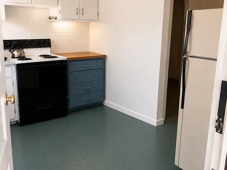 216 W Clark St — Photo 2