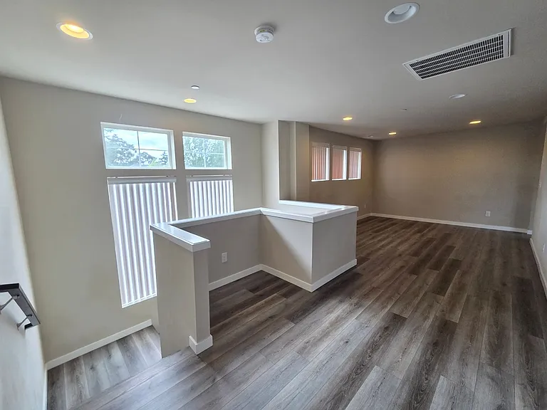 2524 Jacaranda Ave — Photo 18