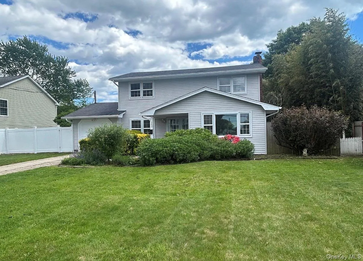 4 bed, 2.5 bath, 1892 sqft, $5,000 — Photo 1