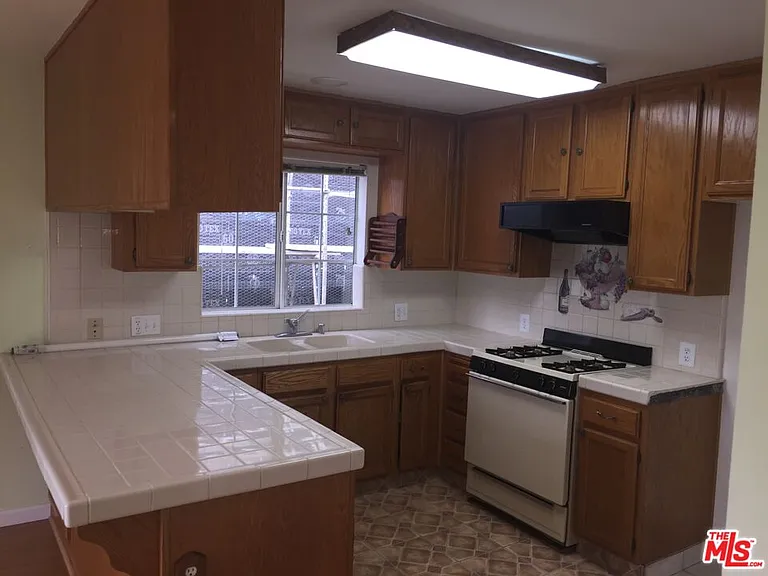5822 Harold Way — Photo 7