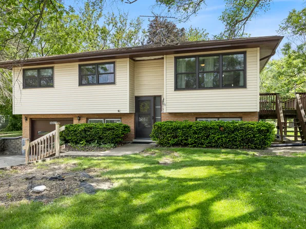 26W331 Geneva Rd, Wheaton, IL 60187