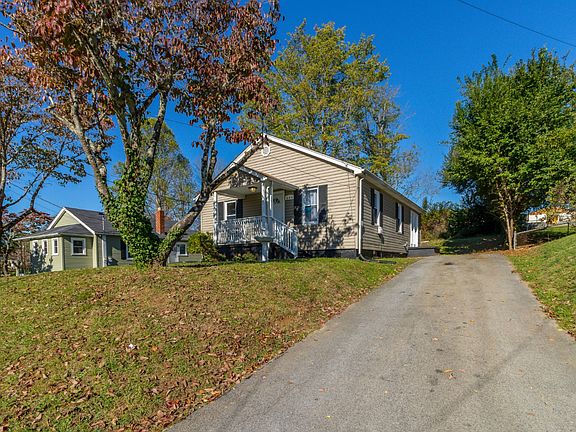 3rd image of 206 Johnston Ave