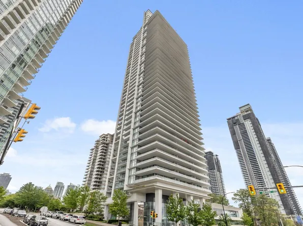 1888 Gilmore Ave #1106, Burnaby, BC V5C 0L2