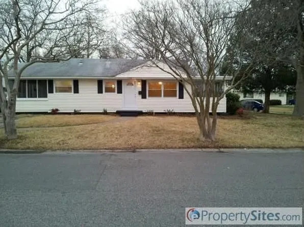 1389 Gabriel Dr, Norfolk, VA 23502