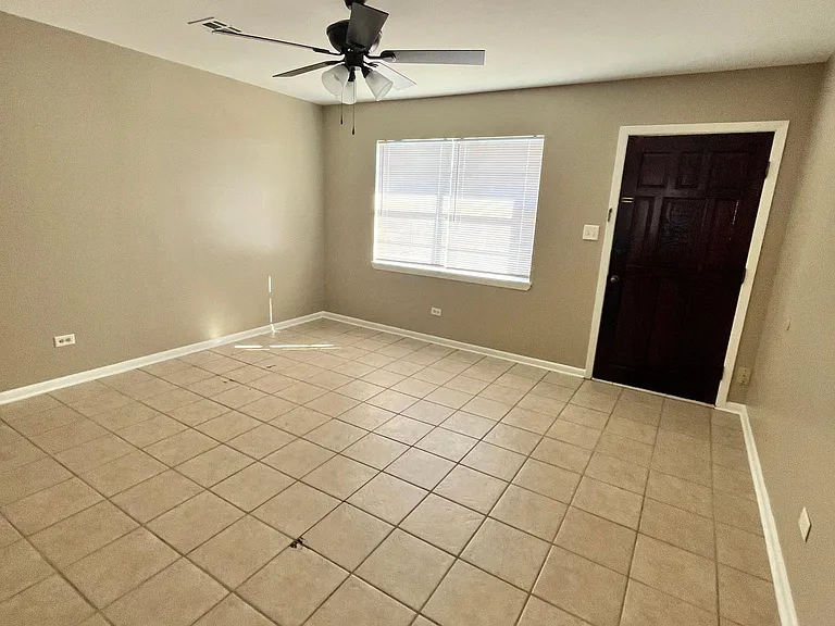 203 Lincoln St — Photo 3