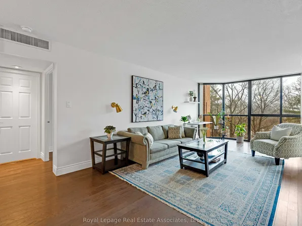 1240 Marlborough Ct #402, Oakville, ON L6H 3K7