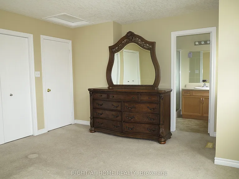 692 Oakcrossing Rd — Photo 11