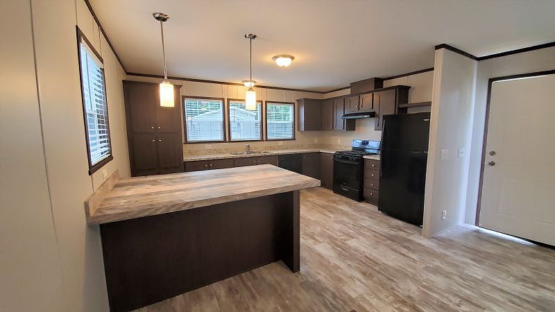 2nd image of 1420 Rushmore Blvd W