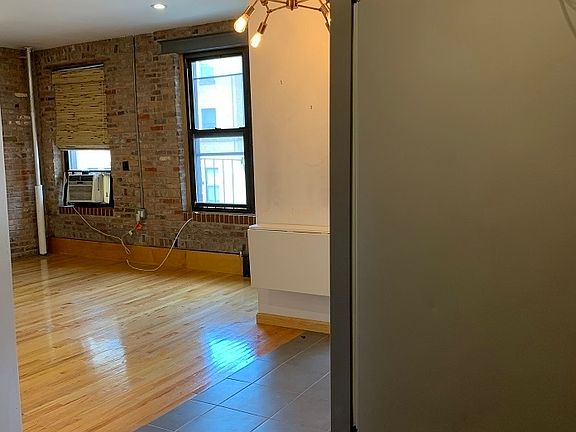 2nd image of 90 Madison St #5