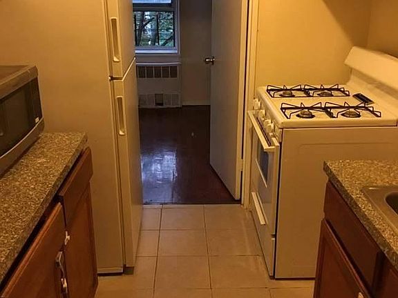 2nd image of 2800 Sedgwick Ave APT 4C