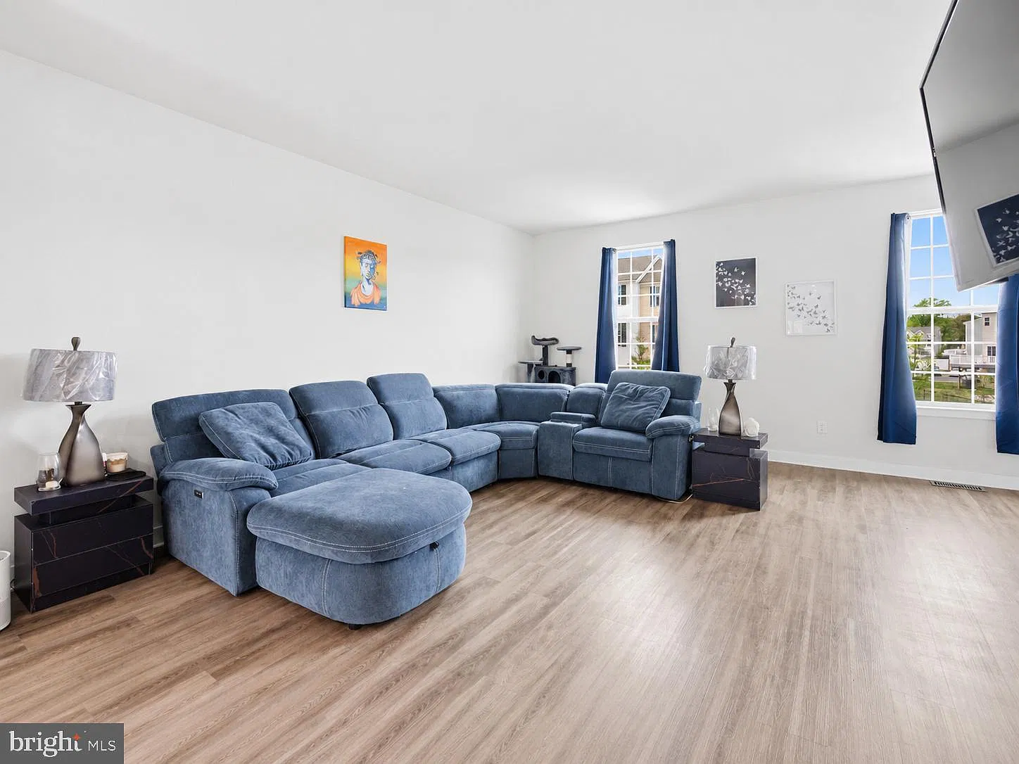 3 bed, 2.5 bath, 2165 sqft, $3,200 — Photo 3