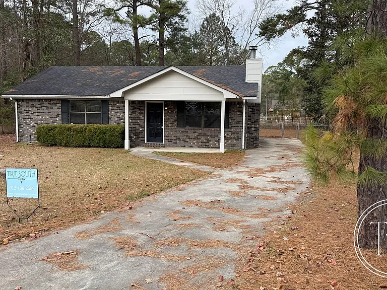 806 W Oxford Ln — Photo 2