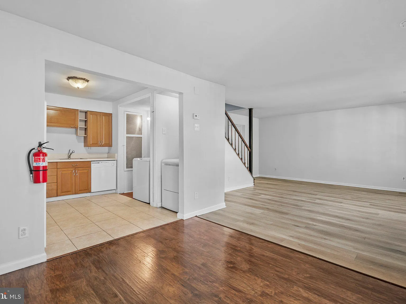 2 bed, 1.5 bath, 2416 sqft, $2,100 — Photo 4