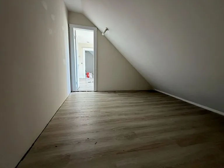 887 Howe Ave — Photo 15