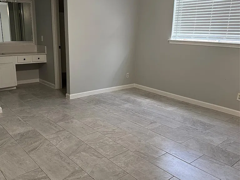 9002 Roos Rd — Photo 23