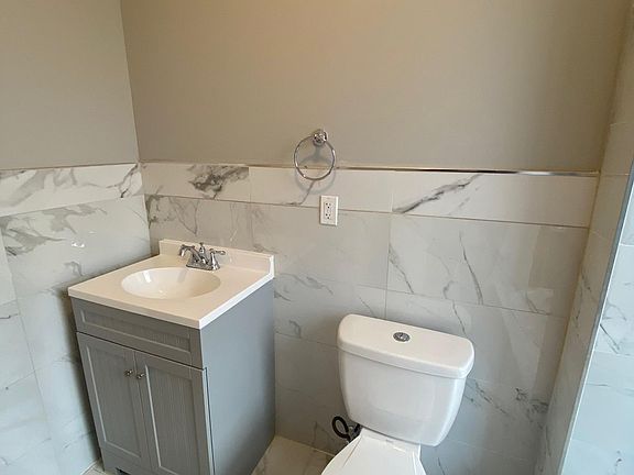 4th image of 372 Forrest St #1A
