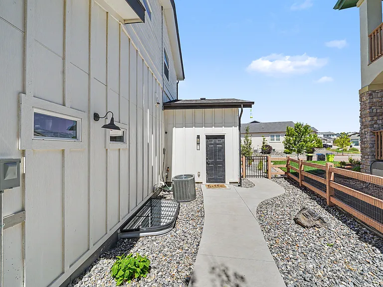 6339 Knapp Dr — Photo 45