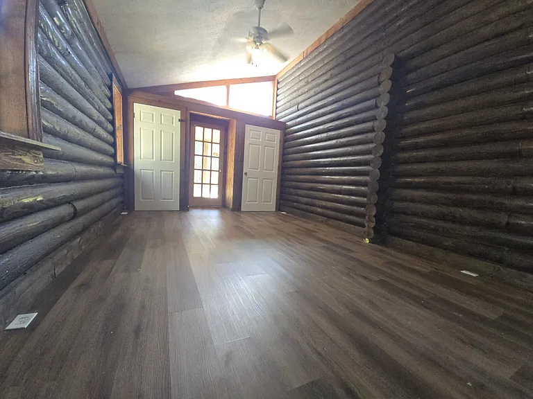 1099 W Hall Ave — Photo 10