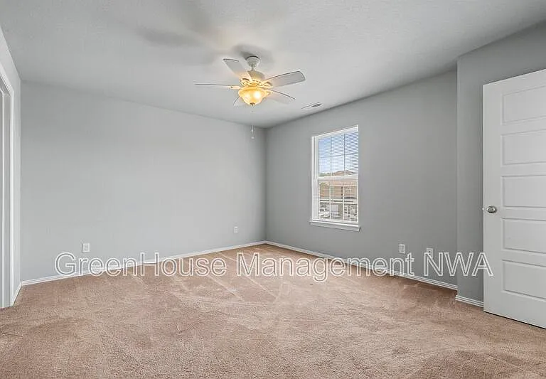 820 Baker St NW — Photo 10