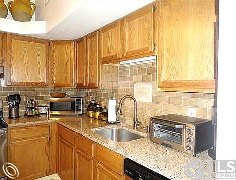 QUARTZ COUNTERTOPS