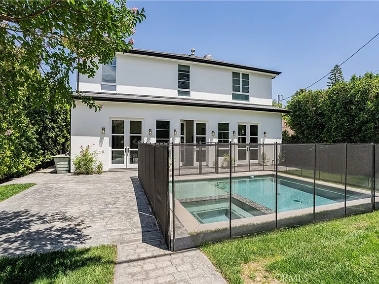 4435 Camellia — Photo 42