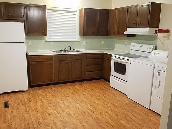 Kitchen with washer/dryer