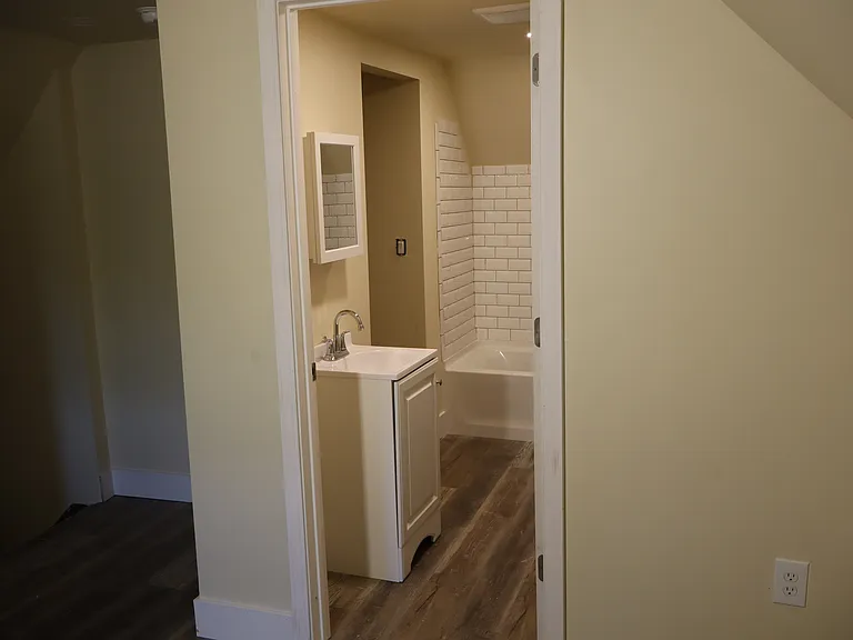 BATHROOM 2