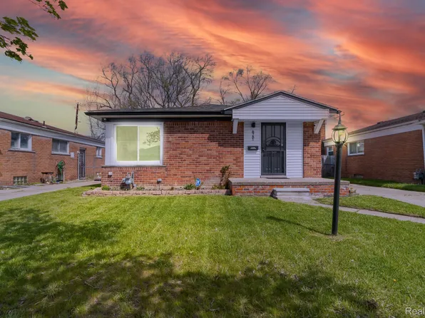 6781 Iowa St, Hamtramck, MI 48212