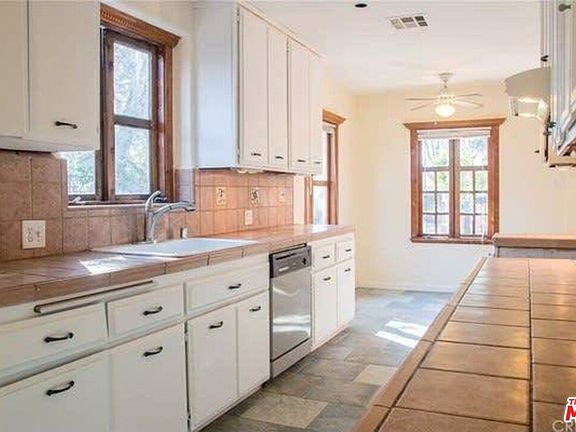 4th image of 15819 Leadwell St
