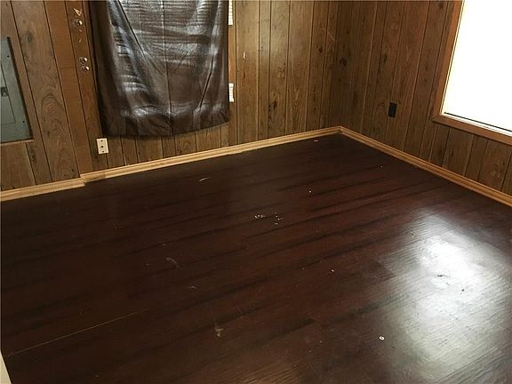 3rd image of 624 Peggs St