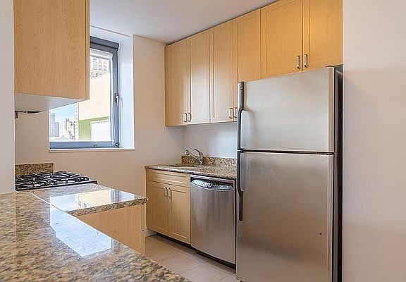 5th image of 235 W 48th St APT 26K