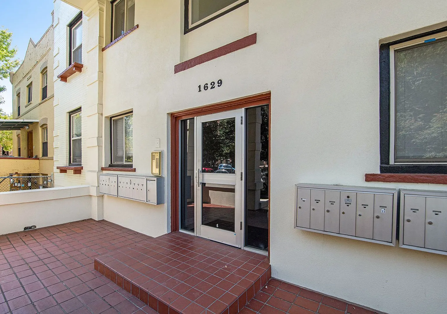 Cozy 1 bed 1 bath in Uptown! 500 Holiday Rent Credit — Photo 2