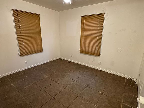 4th image of 2618 Malcolm St