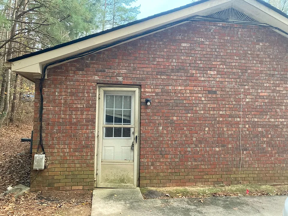 249 Mountain View Rd SE